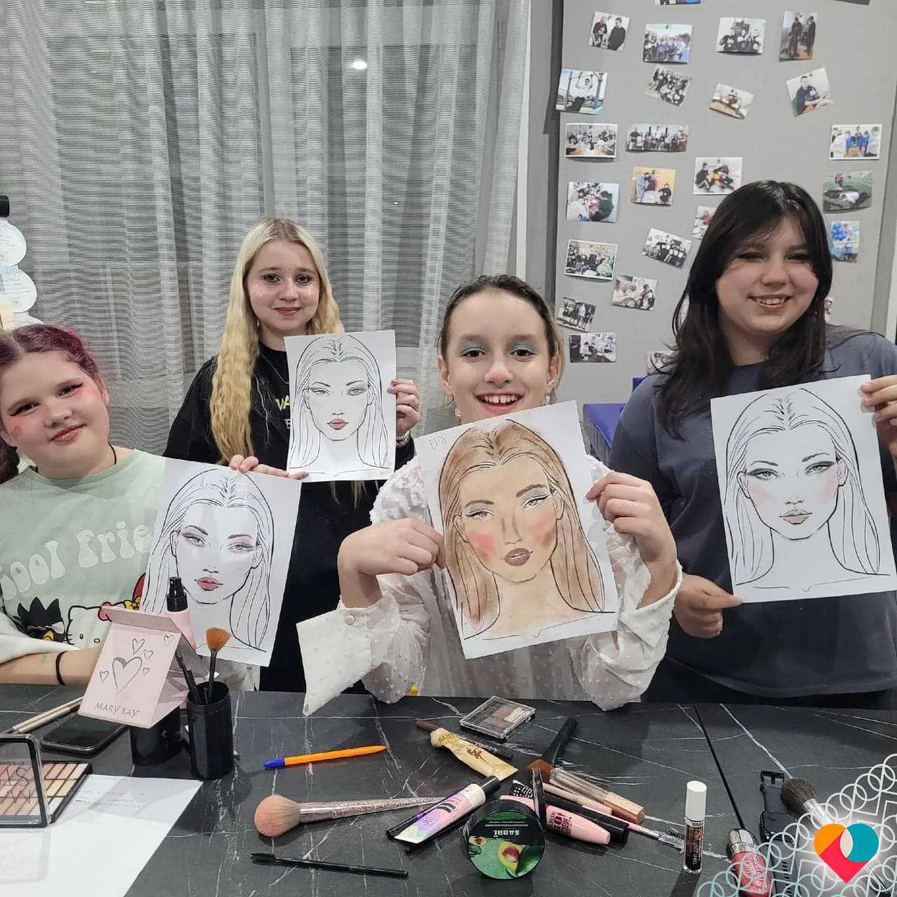 «ШКОЛА СТИЛЯ» В КОВОРКИНГЕ «ГРАВИТАЦИЯ»: МАКИЯЖ КАК ИСКУССТВО САМОВЫРАЖЕНИЯ
